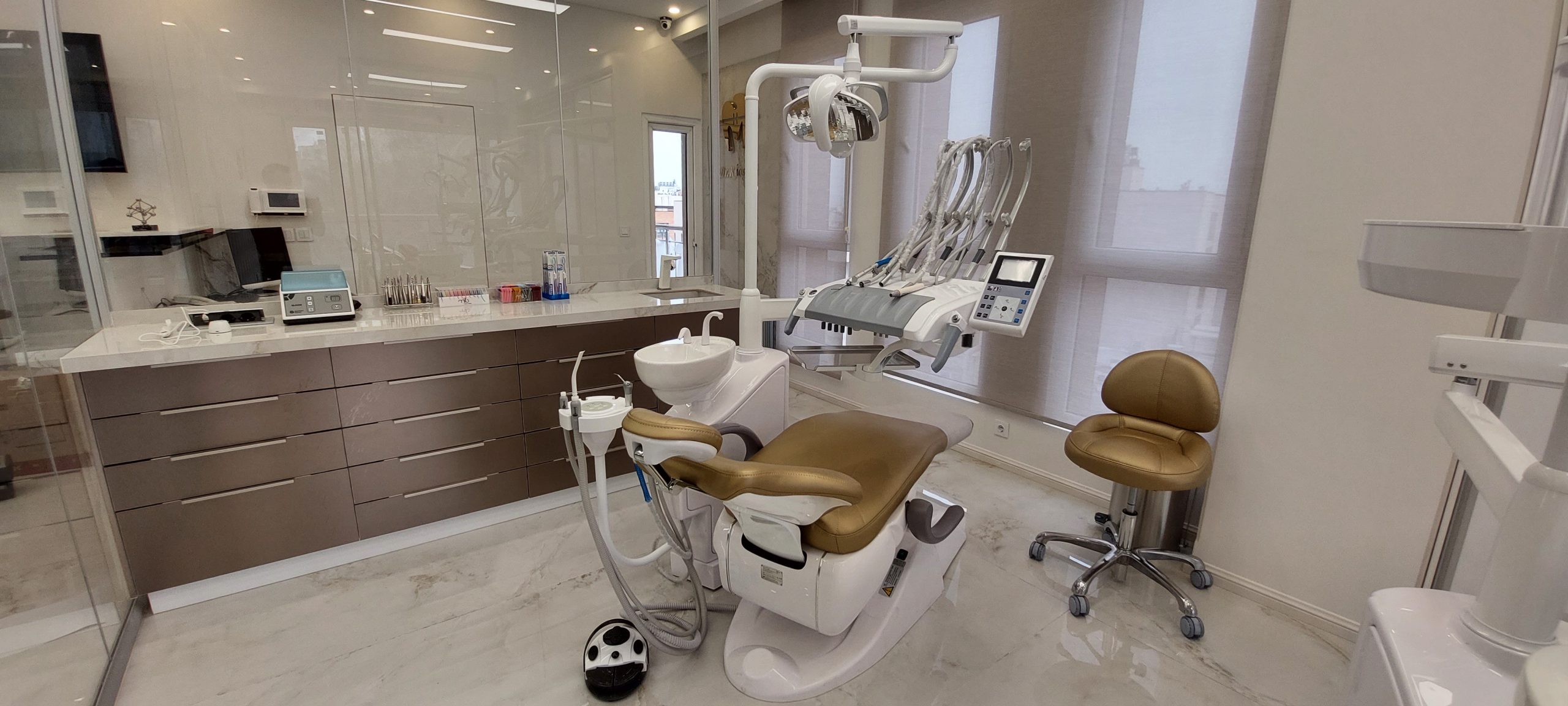 مطب ارتودنسی دندان دکتر خسروی